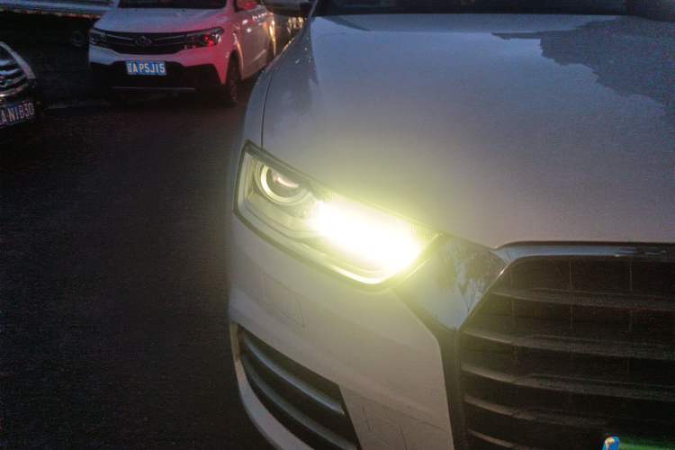 Used Audi Q3 2016 35 TFSI Fashion Model Right Front Headlight