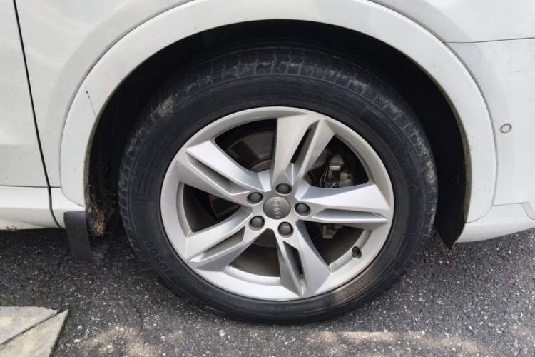 Used Audi Q3 2016 35 TFSI quattro all-wheel-drive style model Right Front Wheel Hub
