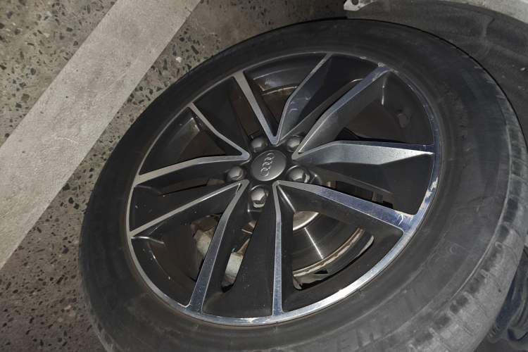 Used Audi Q3 2016 35 TFSI quattro all-wheel-drive style model Right Front Wheel Hub