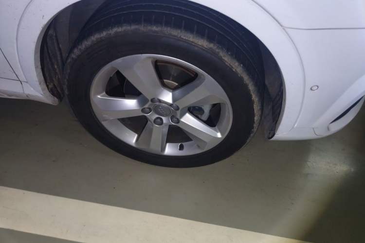 Used Audi Q3 2016 35 TFSI quattro all-wheel-drive style model Right Front Wheel Hub