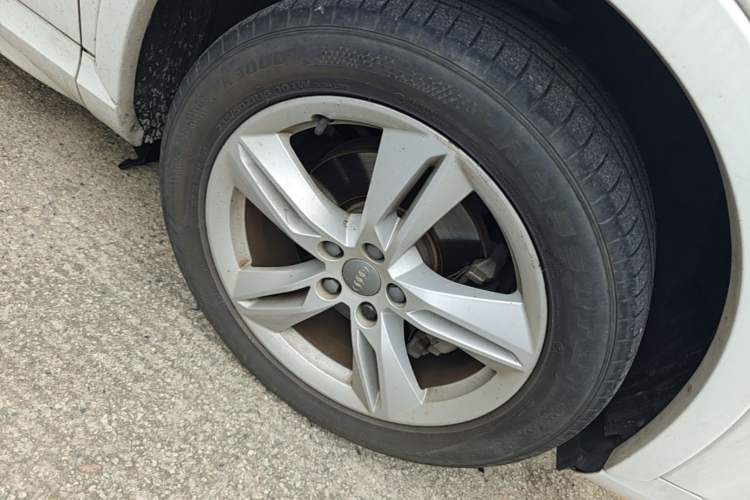 Used Audi Q3 2016 35 TFSI Style Edition Right Front Wheel Hub