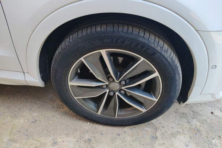 Used Audi Q3 2016 40 TFSI quattro all-wheel drive style model Right Front Wheel Hub