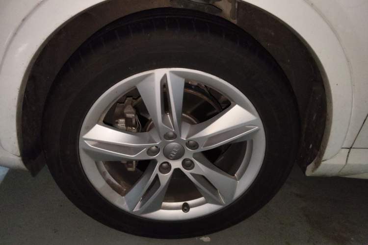 Used Audi Q3 2016 35 TFSI quattro all-wheel-drive style model Right Front Wheel Hub