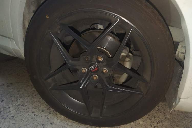 Used Audi Q3 2016 35 TFSI Fashion Model Right Front Wheel Hub