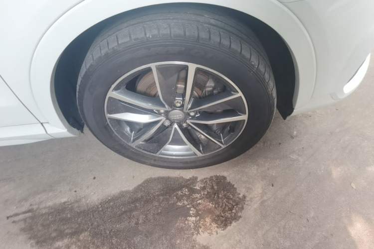 Used Audi Q3 2016 40 TFSI quattro all-wheel-drive sport model Right Front Wheel Hub