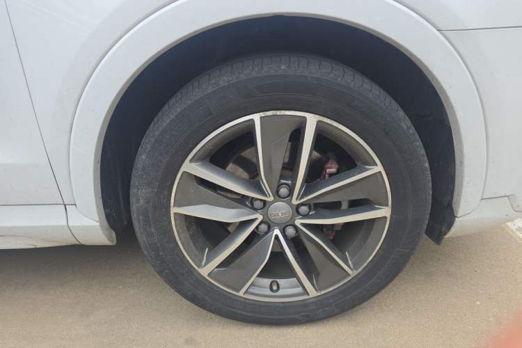 Used Audi Q3 2016 40 TFSI quattro all-wheel-drive sport model Right Front Wheel Hub