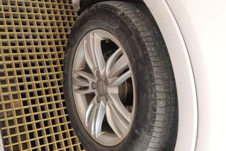 Used Audi Q3 2016 35 TFSI Collection Edition Intelligent Model Right Front Wheel Hub