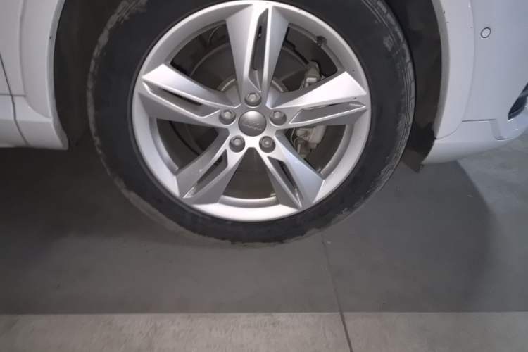 Used Audi Q3 2016 35 TFSI quattro all-wheel-drive style model Right Front Wheel Hub