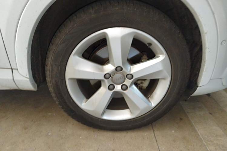 Used Audi Q3 2016 35 TFSI quattro all-wheel-drive style model Right Front Wheel Hub