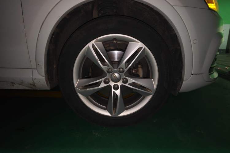Used Audi Q3 2016 35 TFSI Style Edition Right Front Wheel Hub