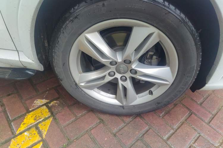 Used Audi Q3 2016 35 TFSI Style Edition Right Front Wheel Hub