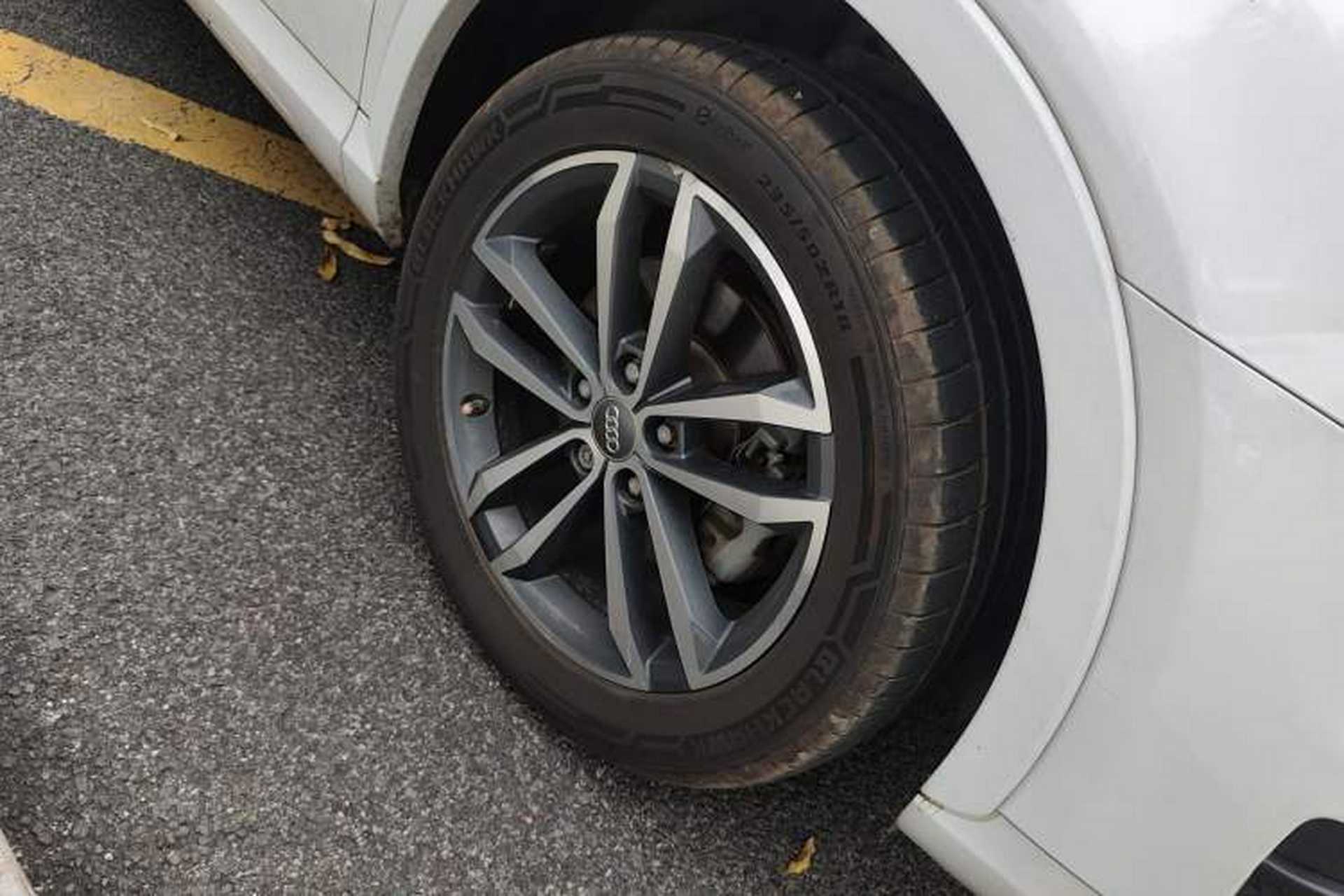 Used Audi Q3 2016 35 TFSI Collection Edition quattro Enjoyment Model Right Front Wheel Hub