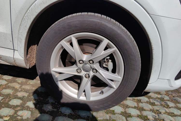 Used Audi Q3 2016 35 TFSI Fashion Model Right Front Wheel Hub