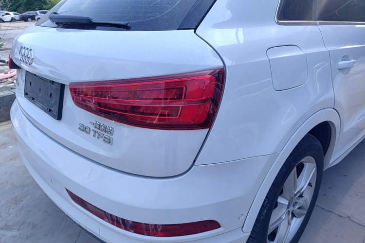 Used Audi Q3 2016 30 TFSI Fashion Model Right Rear Taillight