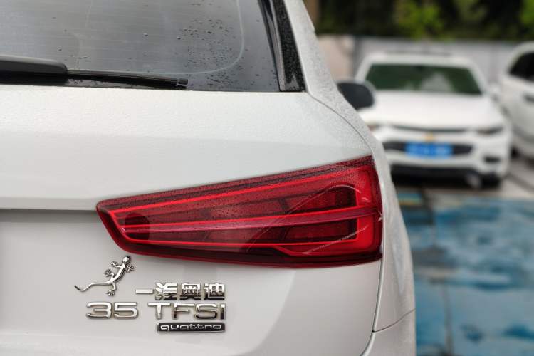 Used Audi Q3 2016 35 TFSI quattro all-wheel-drive style model Right Rear Taillight
