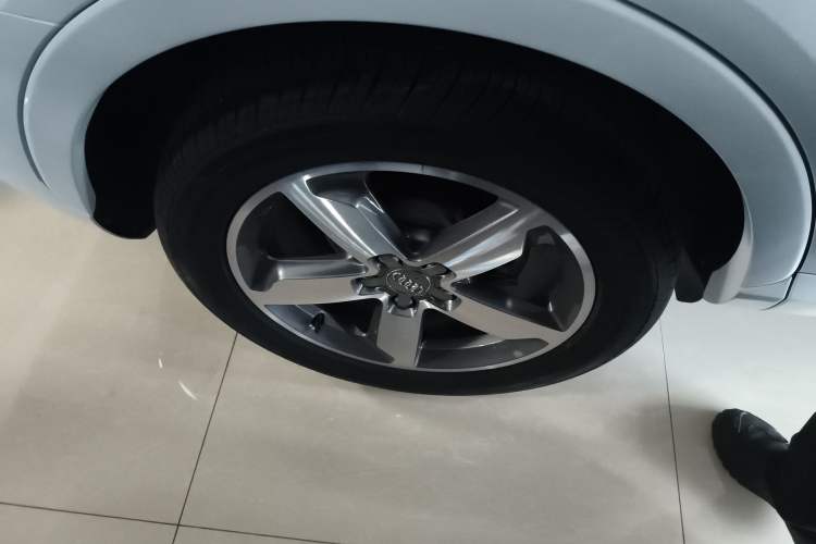 Used Audi Q3 2016 35 TFSI Collection Edition Comfort Model Right Rear Wheel Hub
