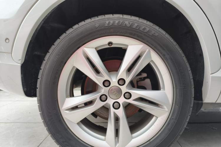 Used Audi Q3 2016 35 TFSI quattro all-wheel-drive style model Right Rear Wheel Hub