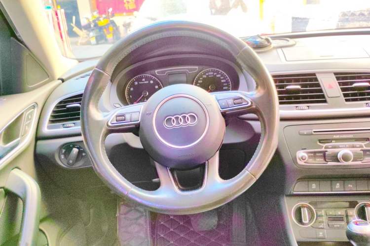 Used Audi Q3 2016 30 TFSI Fashion Model Steering Wheel