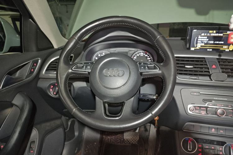 Used Audi Q3 2016 30 TFSI Fashion Model Steering Wheel