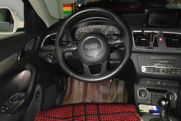 Used Audi Q3 2016 35 TFSI Fashion Model Steering Wheel