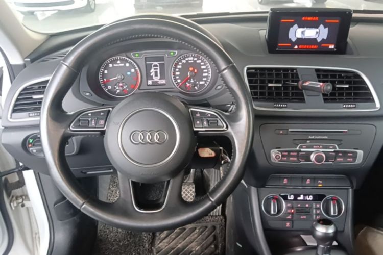Used Audi Q3 2016 35 TFSI Fashion Model Steering Wheel