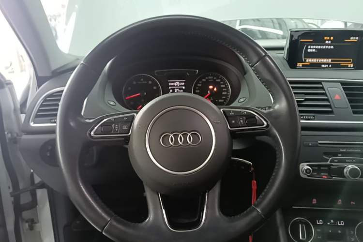 Used Audi Q3 2016 30 TFSI Fashion Model Steering Wheel