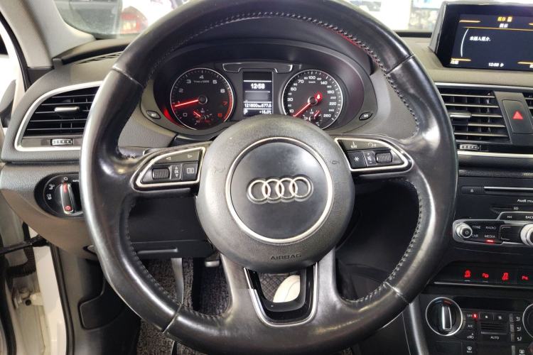 Used Audi Q3 2016 30 TFSI Fashion Model Steering Wheel