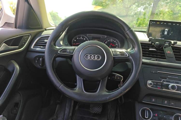 Used Audi Q3 2016 35 TFSI Fashion Model Steering Wheel