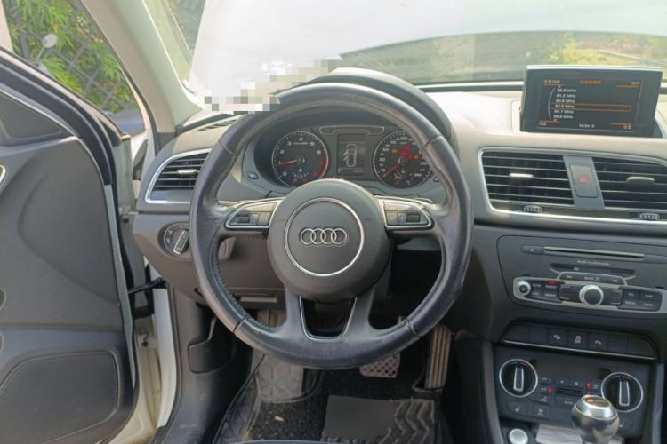 Used Audi Q3 2016 30 TFSI Fashion Model Steering Wheel