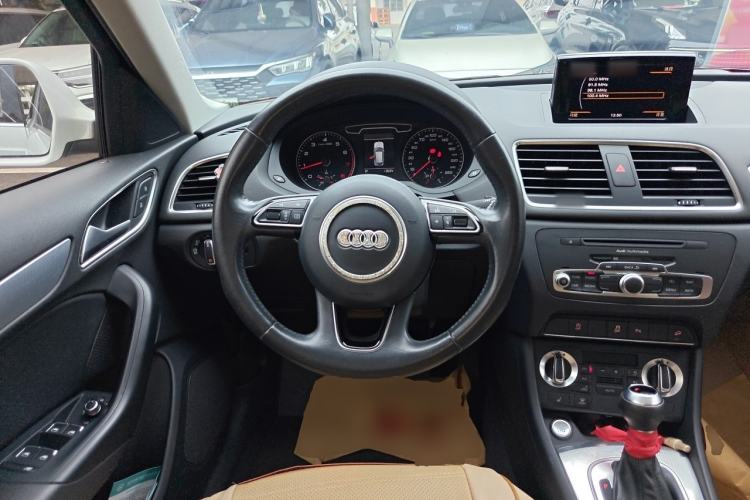 Used Audi Q3 2016 35 TFSI Collection Edition quattro Enjoyment Model Steering Wheel