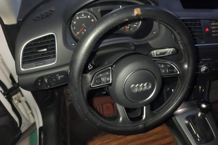 Used Audi Q3 2016 30 TFSI Fashion Model Steering Wheel