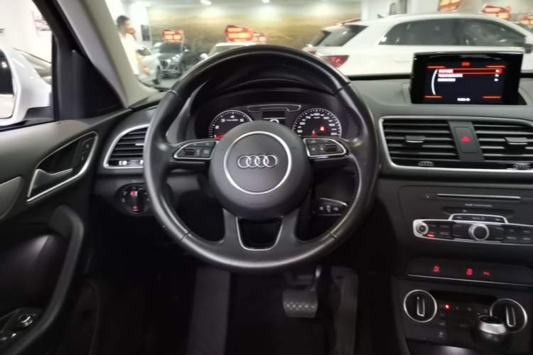 Used Audi Q3 2016 30 TFSI Fashion Model Steering Wheel