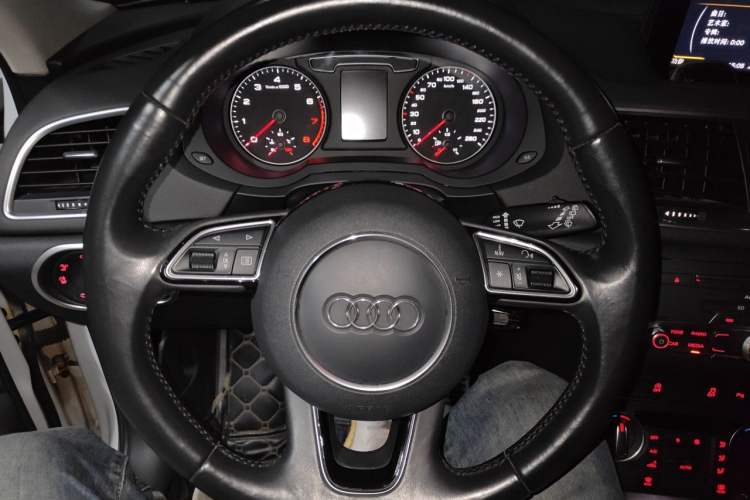 Used Audi Q3 2016 35 TFSI Fashion Model Steering Wheel