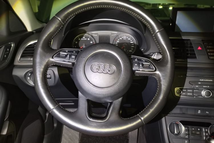 Used Audi Q3 2016 35 TFSI Fashion Model Steering Wheel
