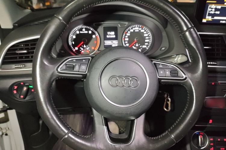 Used Audi Q3 2016 35 TFSI Fashion Model Steering Wheel
