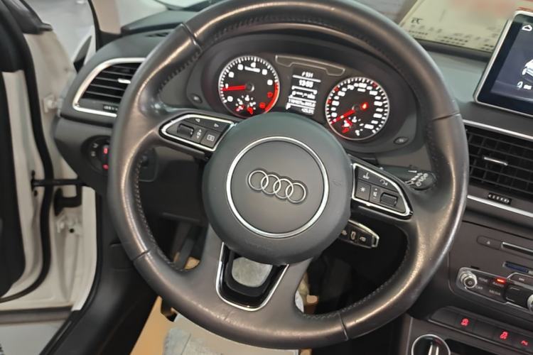 Used Audi Q3 2016 30 TFSI Fashion Model Steering Wheel