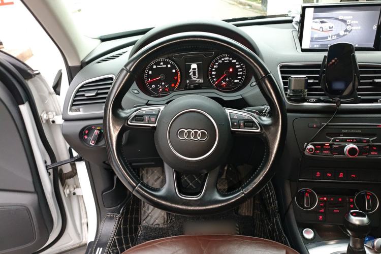 Used Audi Q3 2016 35 TFSI Style Edition Steering Wheel