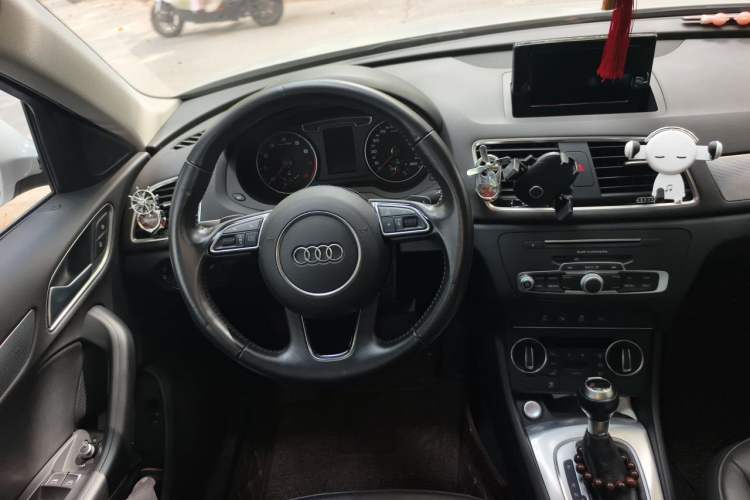 Used Audi Q3 2016 30 TFSI Fashion Model Steering Wheel