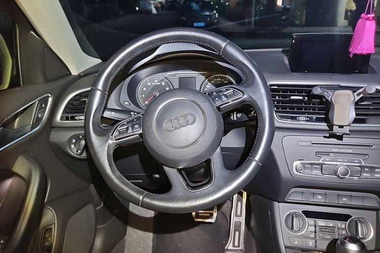 Used Audi Q3 2016 35 TFSI Style Edition Steering Wheel