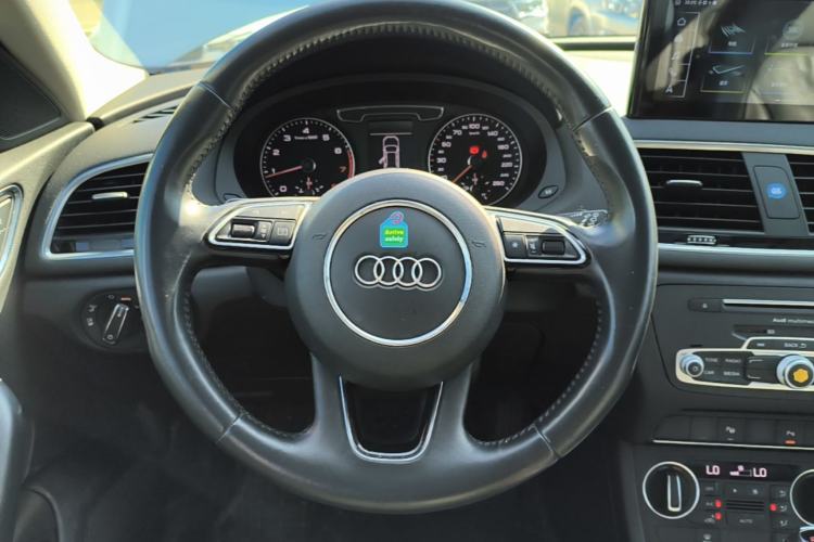 Used Audi Q3 2016 35 TFSI Style Edition Steering Wheel