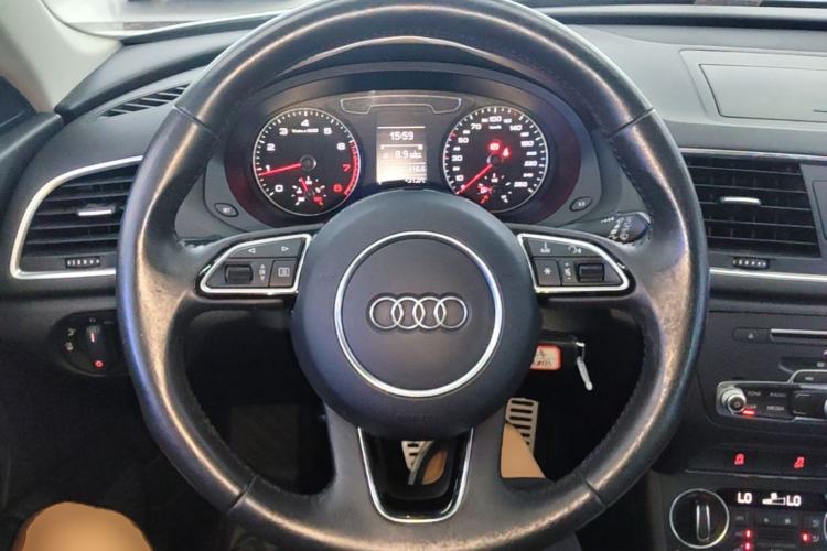Used Audi Q3 2016 30 TFSI Fashion Model Steering Wheel