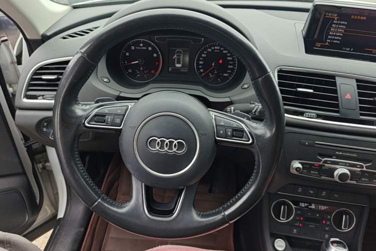 Used Audi Q3 2016 35 TFSI Style Edition Steering Wheel