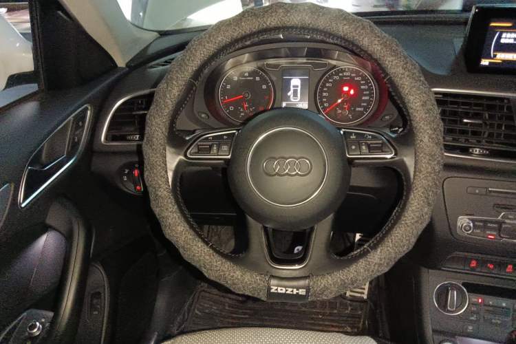 Used Audi Q3 2016 35 TFSI Style Edition Steering Wheel