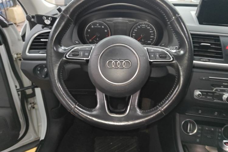 Used Audi Q3 2016 30 TFSI Fashion Model Steering Wheel