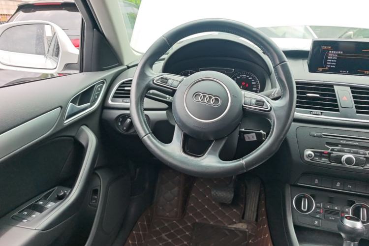 Used Audi Q3 2016 30 TFSI Fashion Model Steering Wheel