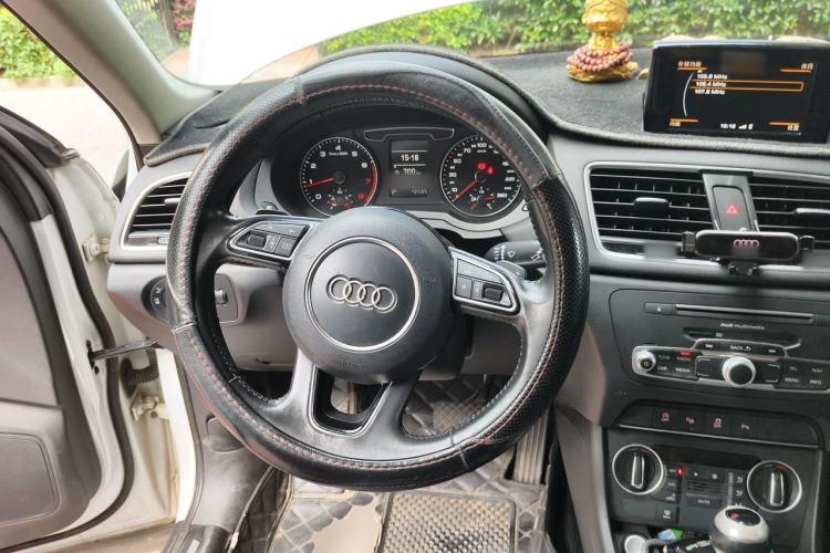 Used Audi Q3 2016 30 TFSI Fashion Model Steering Wheel