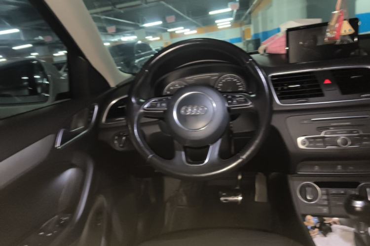Used Audi Q3 2016 30 TFSI Fashion Model Steering Wheel