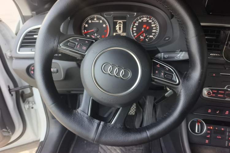 Used Audi Q3 2016 35 TFSI Fashion Model Steering Wheel