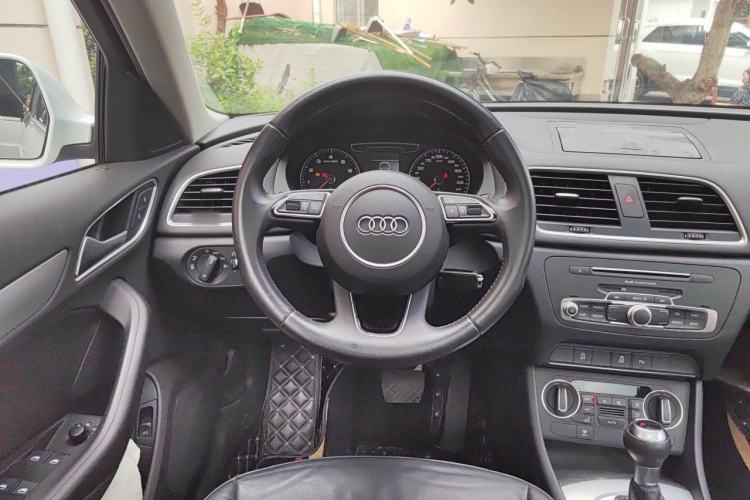 Used Audi Q3 2016 30 TFSI Fashion Model Steering Wheel