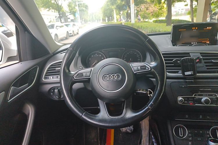 Used Audi Q3 2016 35 TFSI Style Edition Steering Wheel